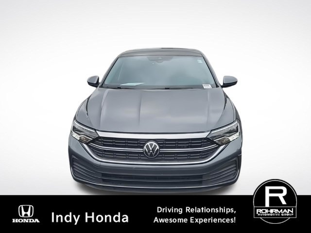 Used 2024 Volkswagen Jetta SE w/ Panoramic Sunroof Package FWD image 3