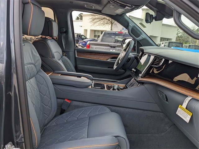 New 2024 Jeep Grand Wagoneer Series III image 32