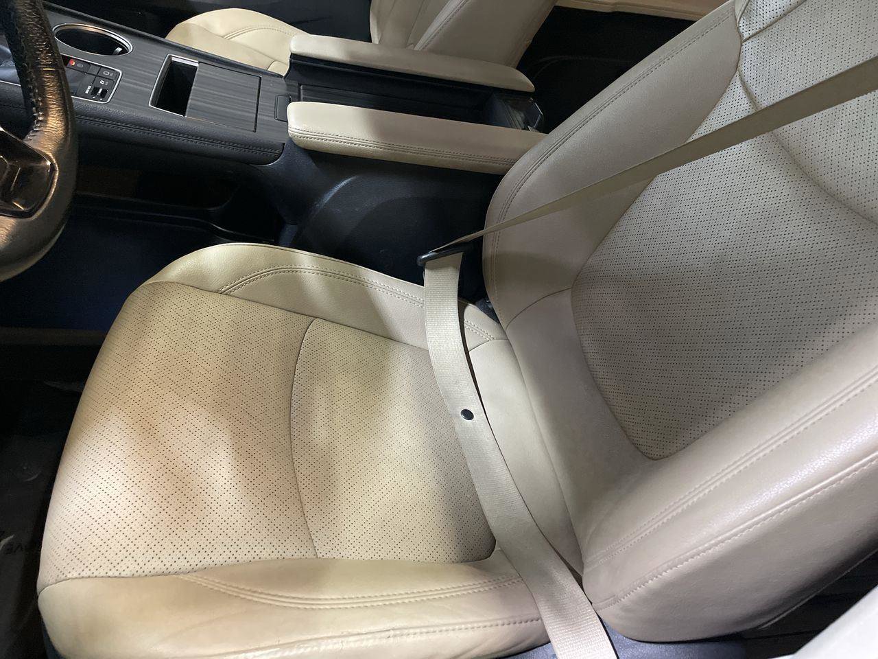 Used 2022 Toyota Sienna Limited image 11