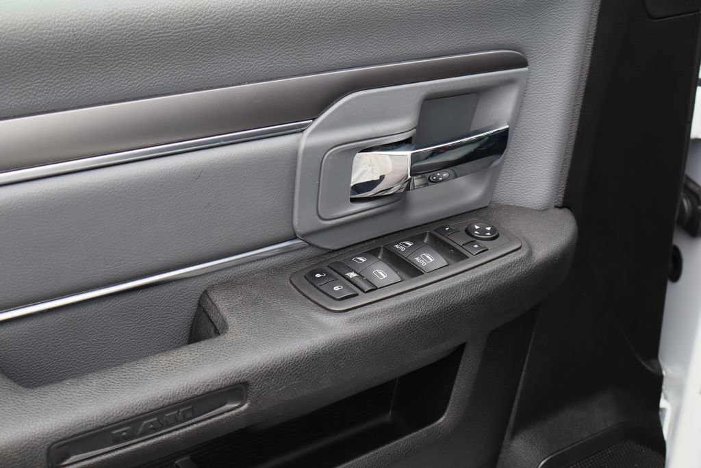 Used 2022 RAM 1500 Classic SLT w/ Electronics Group AWD/4WD image 19