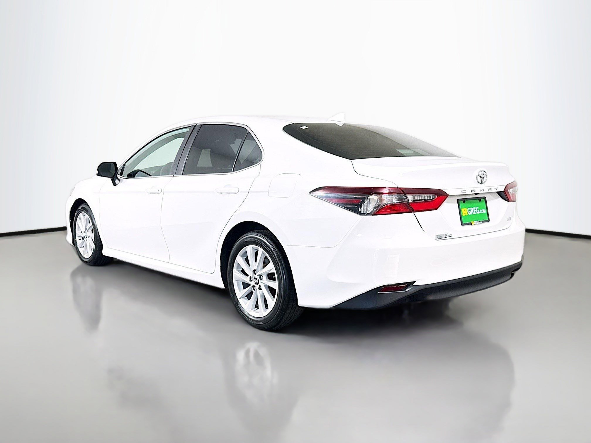 Used 2022 Toyota Camry LE image 7