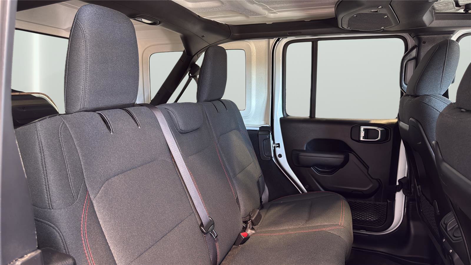 Used 2025 Jeep Wrangler Unlimited Rubicon AWD/4WD image 17