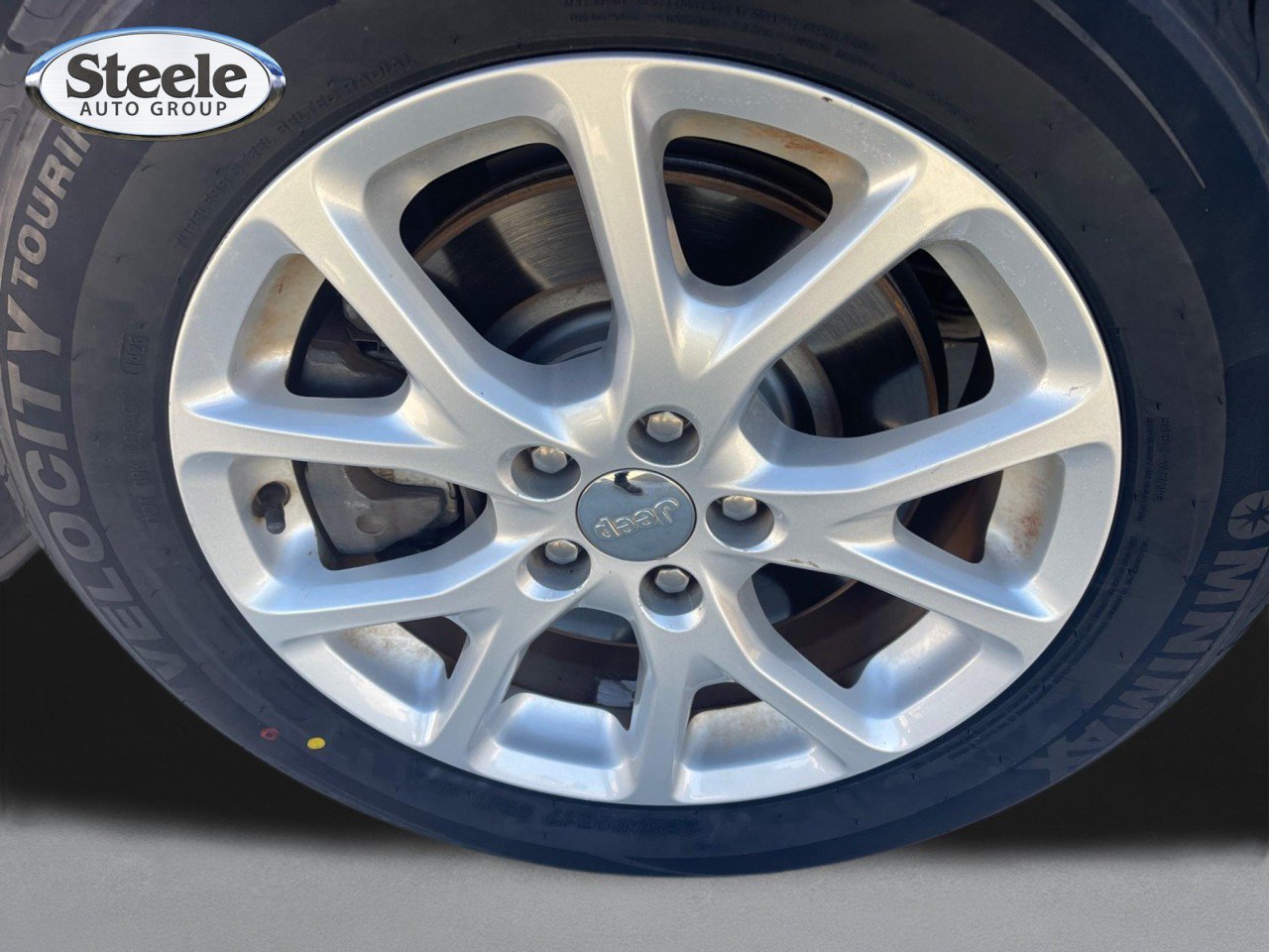 Used 2017 Jeep Cherokee Latitude FWD image 10