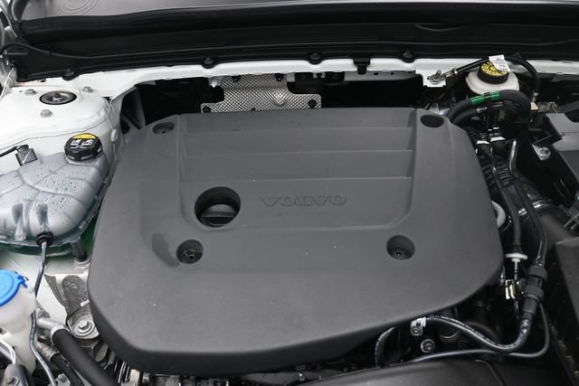 Certified 2025 Volvo XC40 B5 Ultra AWD/4WD image 32