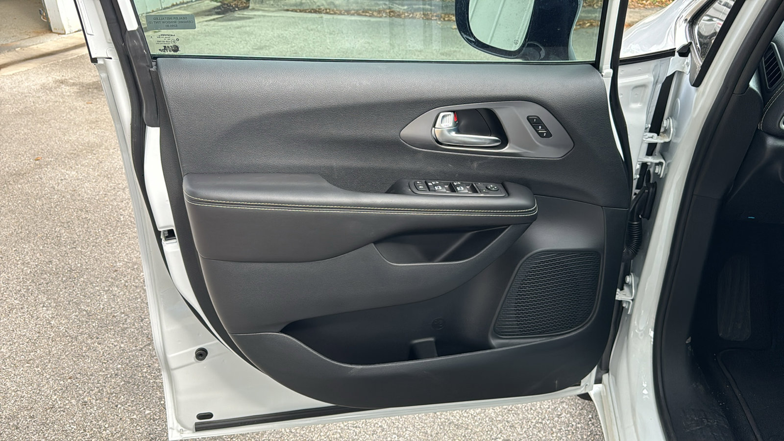 New 2026 Chrysler Pacifica Select FWD image 10