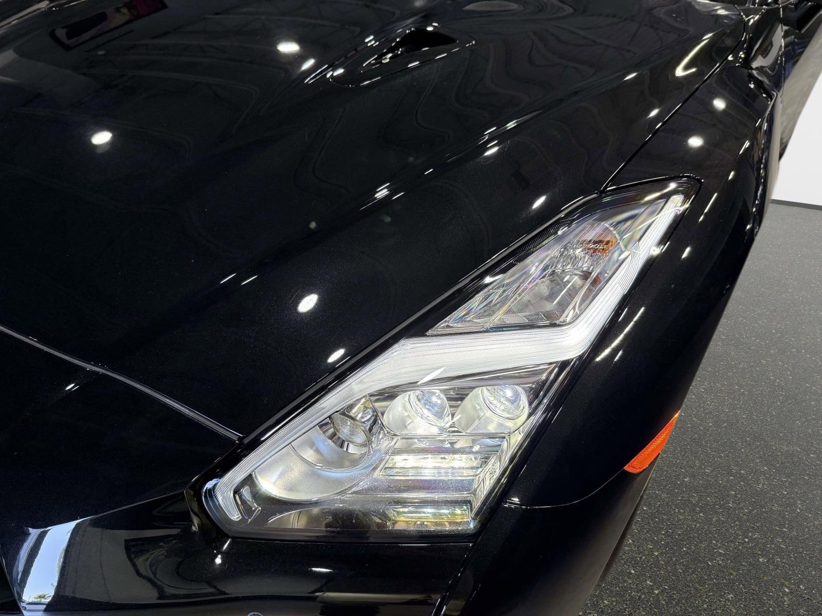 Used 2021 Nissan GT-R Premium image 27