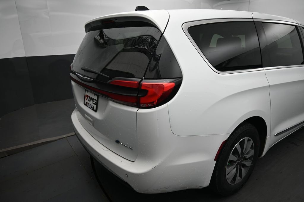 Used 2023 Chrysler Pacifica Limited FWD image 15