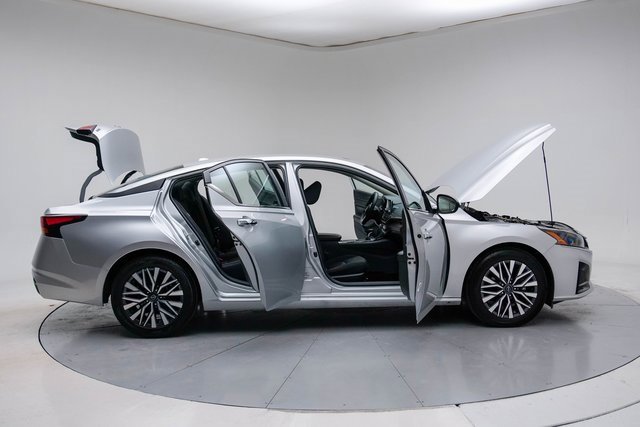 Used 2024 Nissan Altima 2.5 SV image 17