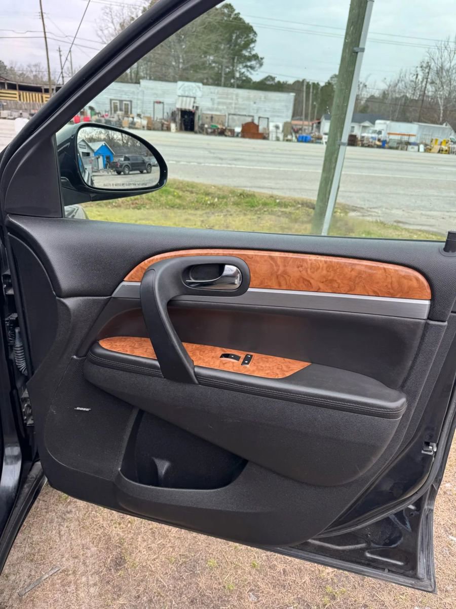 Used 2011 Buick Enclave CXL image 12