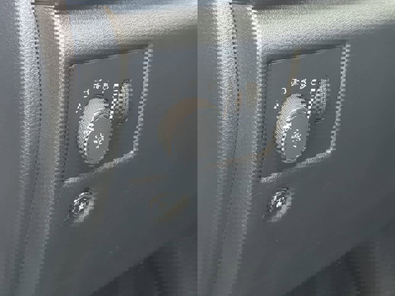 Used 2016 Jeep Grand Cherokee Laredo 75th Anniversary image 34