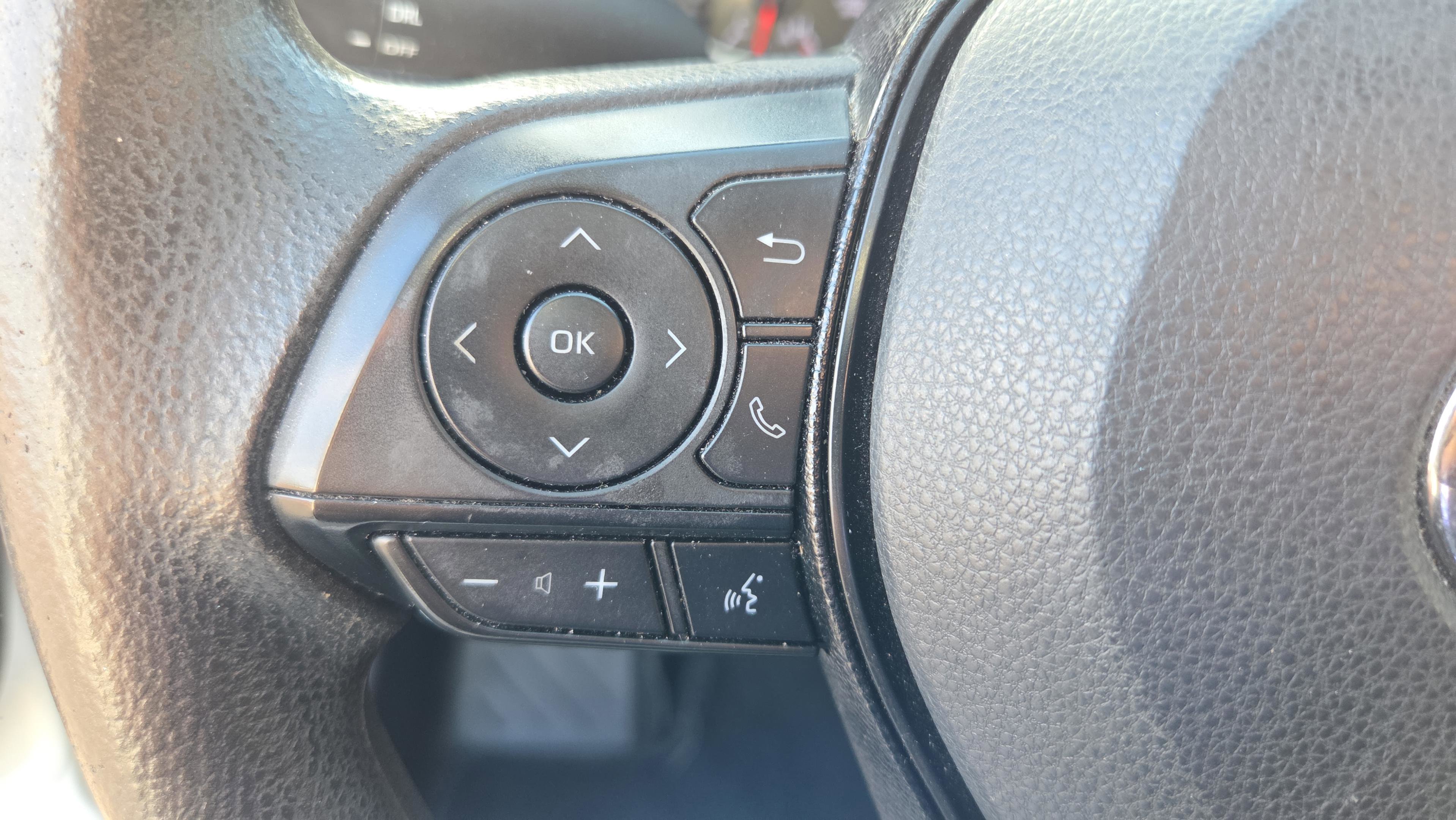 Used 2020 Toyota RAV4 LE image 29