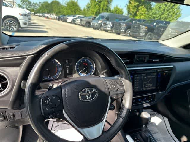 Used 2017 Toyota Corolla SE w/ SE Premium Package FWD image 7