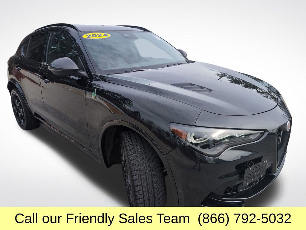 Used 2024 Alfa Romeo Stelvio Quadrifoglio image 9
