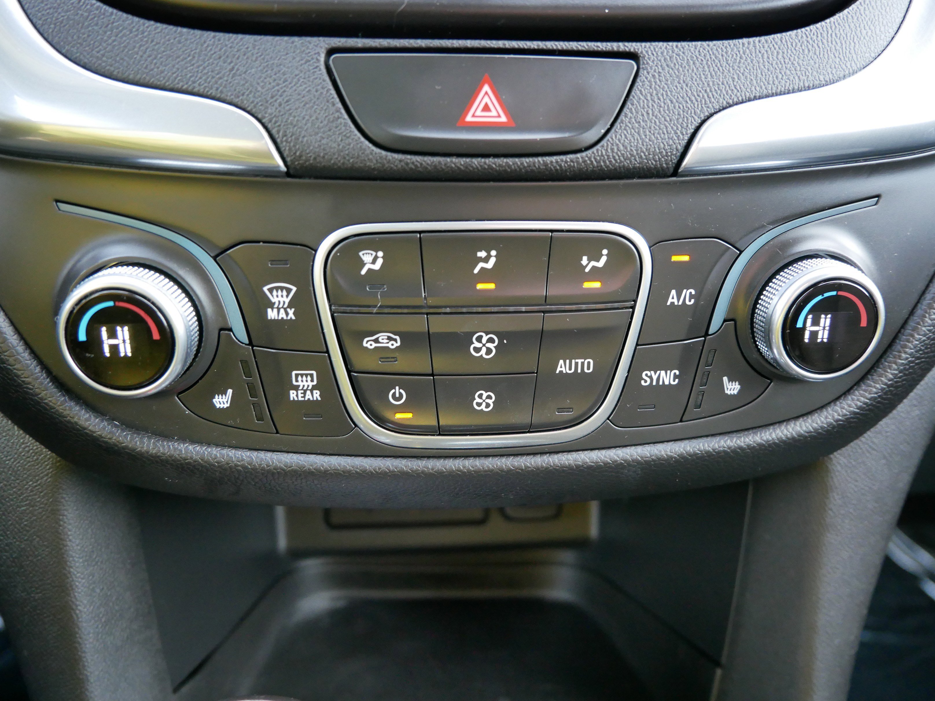 Used 2020 Chevrolet Equinox LT image 23