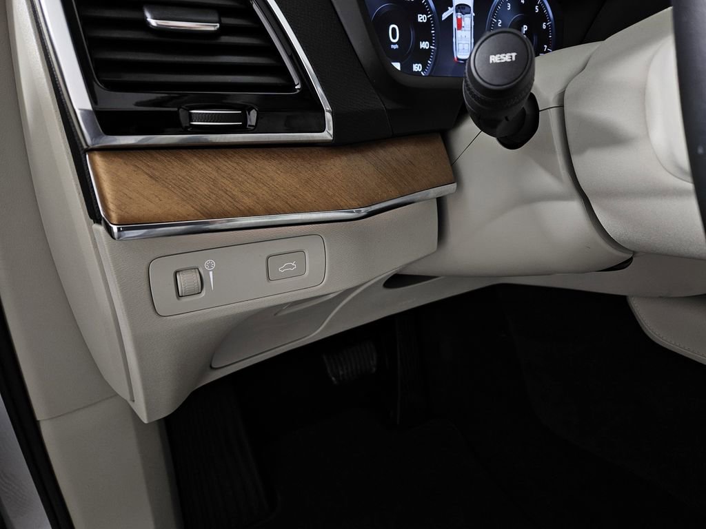 Used 2022 Volvo XC90 T6 Momentum w/ Advanced Package image 23