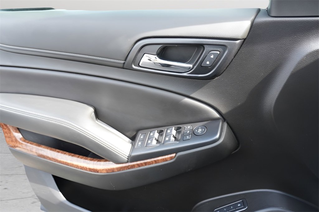 Used 2020 Chevrolet Suburban Premier w/ Premier 6.2L Value Package image 23