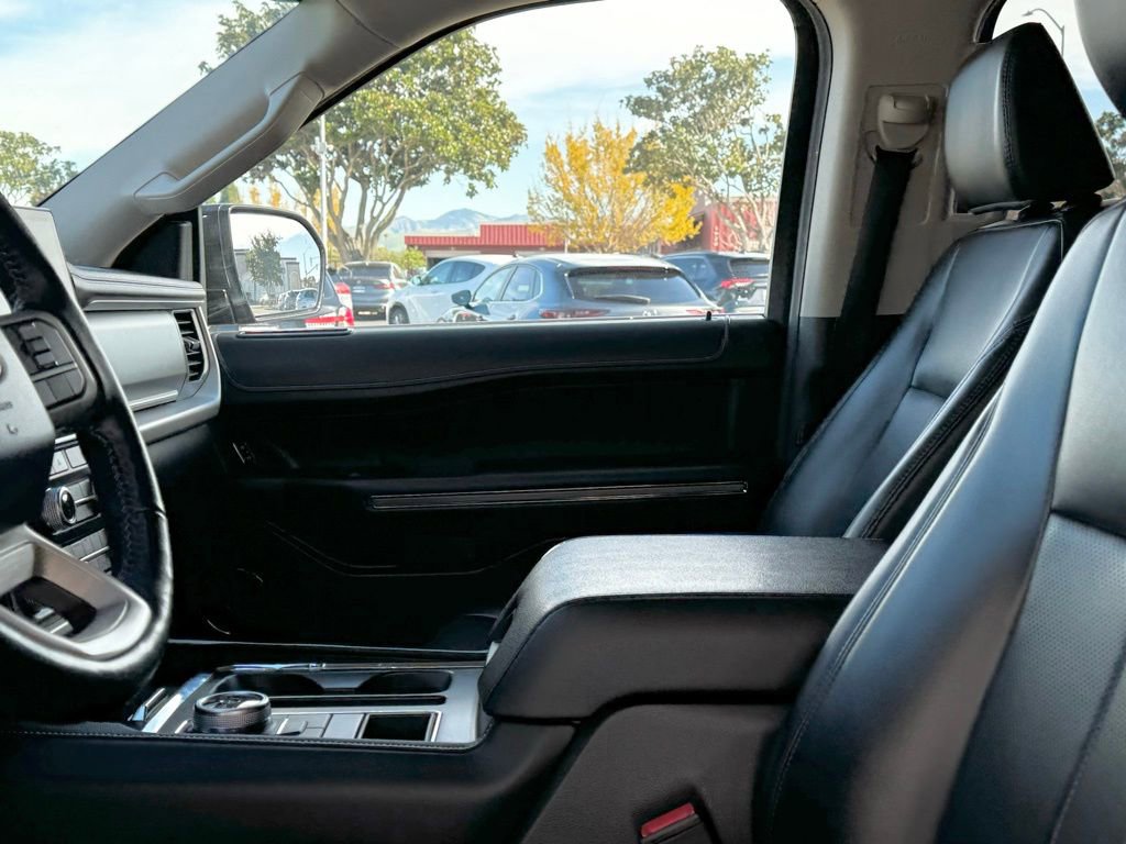 Used 2024 Ford Expedition XLT image 15