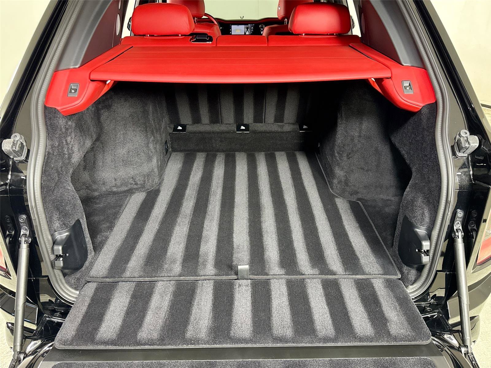 Used 2025 Rolls-Royce Cullinan image 31