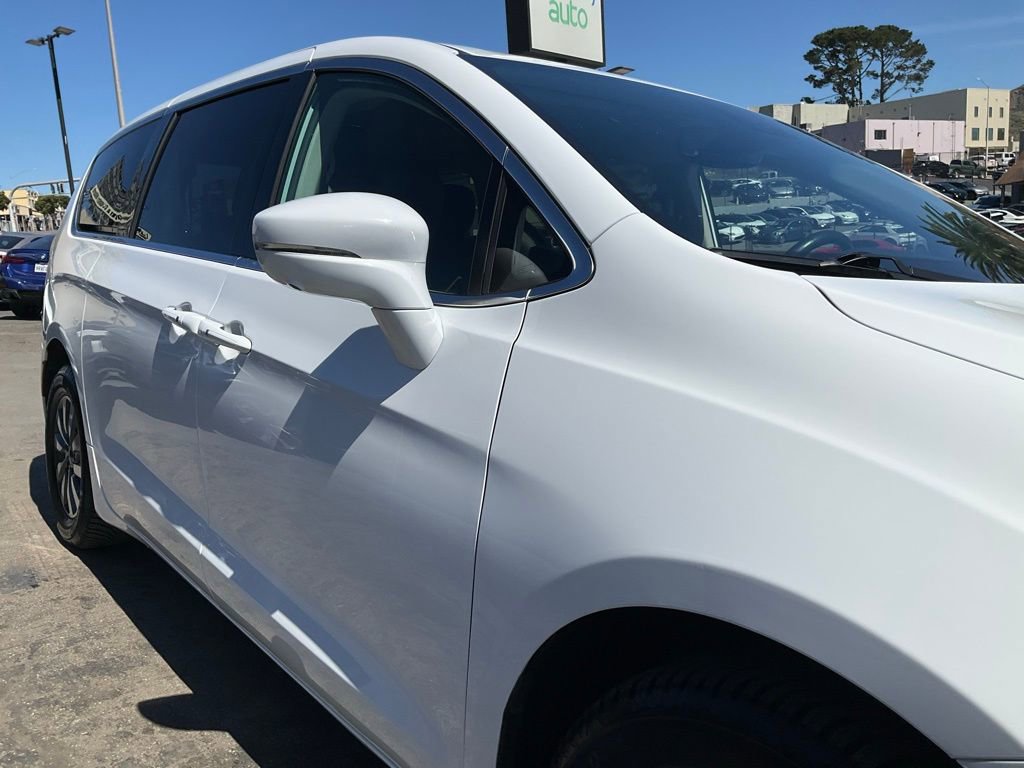 Used 2022 Chrysler Pacifica Touring-L w/ Uconnect Theater Family Group image 83