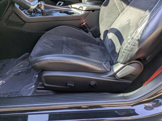 Used 2015 Dodge Challenger SRT RWD image 12