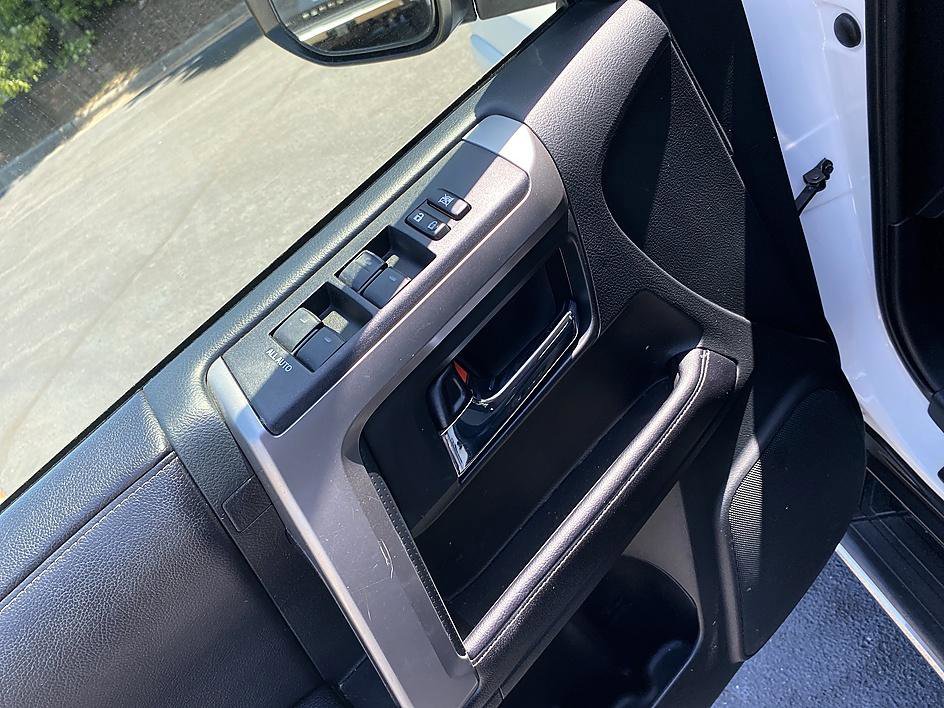 Used 2016 Toyota 4Runner SR5 AWD/4WD image 10