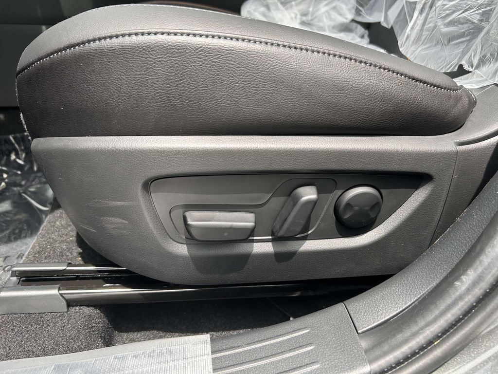 New 2025 MAZDA CX-50 2.5 Hybrid w/ Premium Plus Pkg image 16