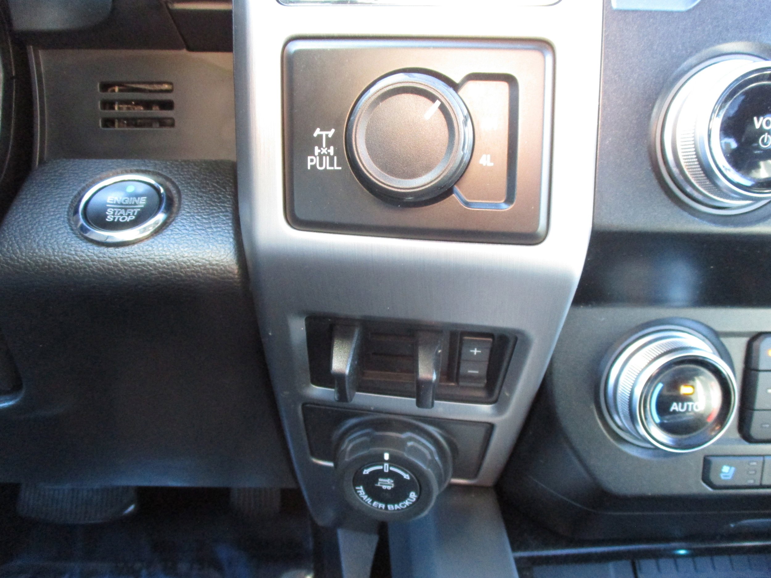 Used 2020 Ford F250 Platinum w/ FX4 Off-Road Package AWD/4WD image 36