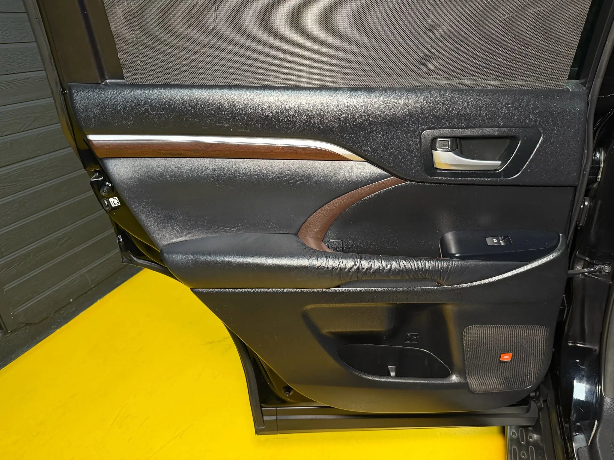 Used 2015 Toyota Highlander Limited Platinum image 18