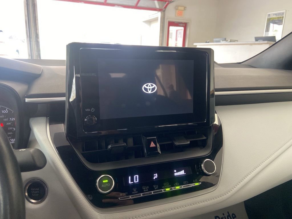 Used 2024 Toyota Corolla SE w/ SE Convenience Package FWD image 25