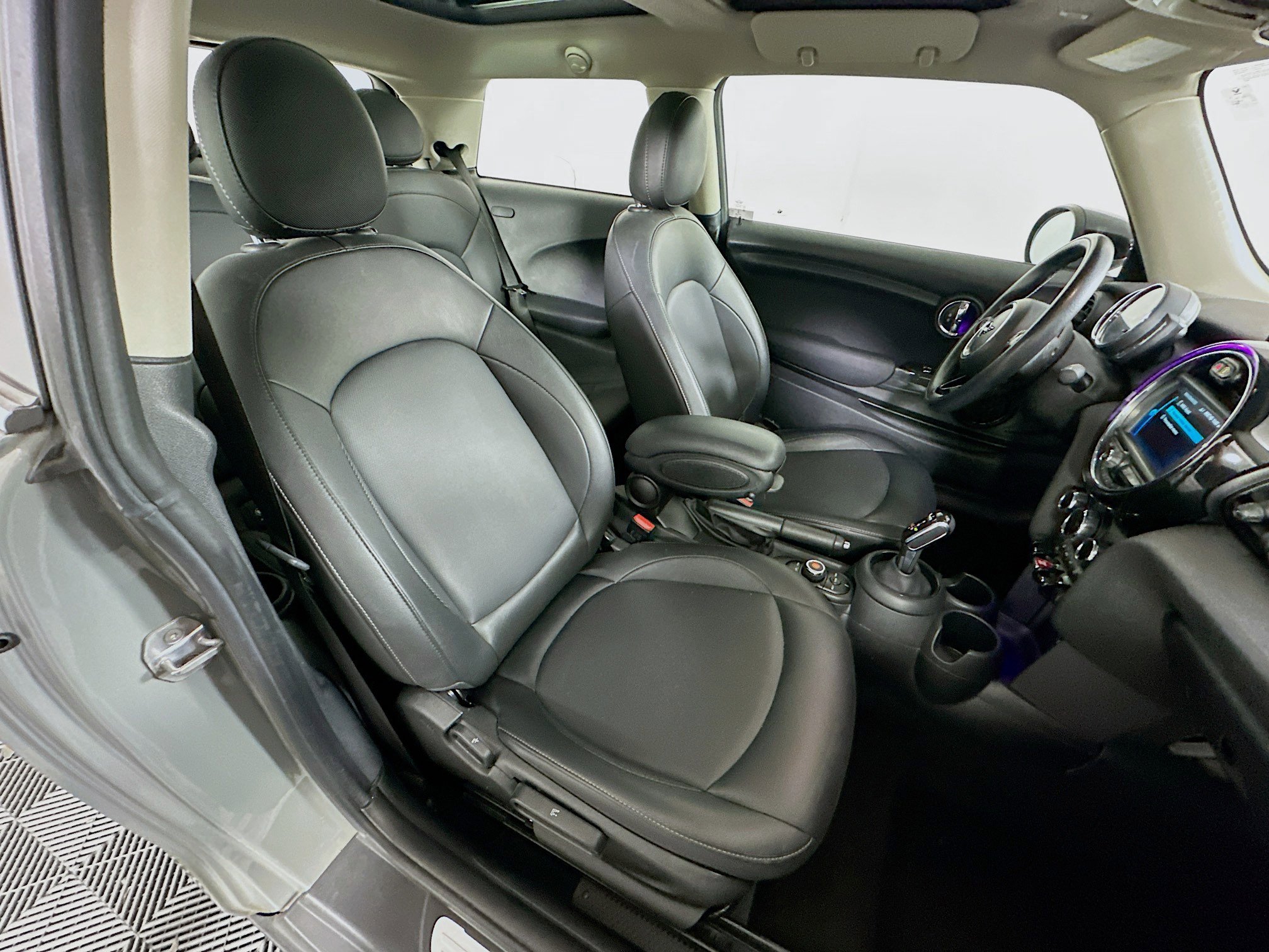 Used 2020 MINI Cooper 2-Door Hardtop image 28