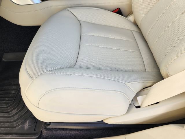 New 2026 Land Rover Range Rover SE image 16