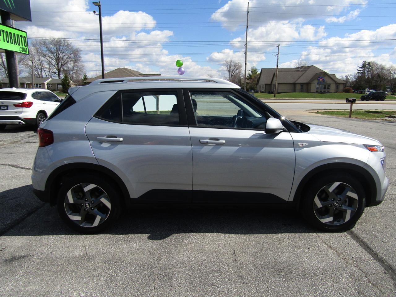 Used 2021 Hyundai Venue SEL w/ Premium Package FWD image 8