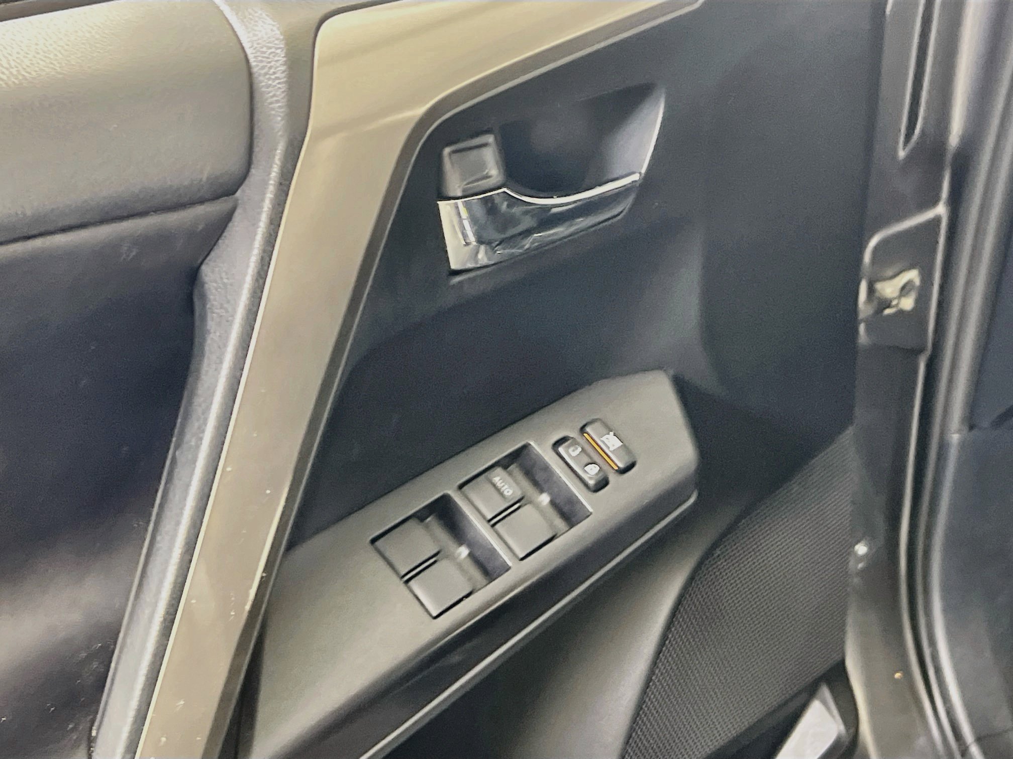 Used 2018 Toyota RAV4 XLE w/ Plus Extra Value Package AWD/4WD image 17
