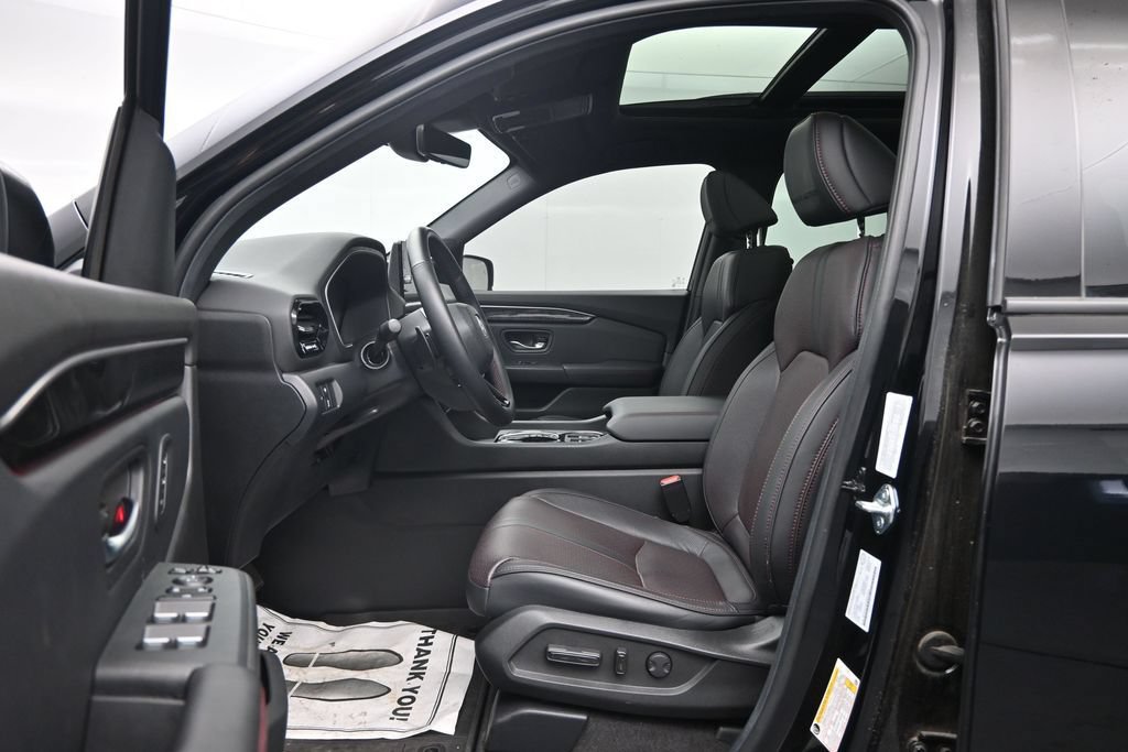 Used 2025 Honda Pilot Black Edition image 24