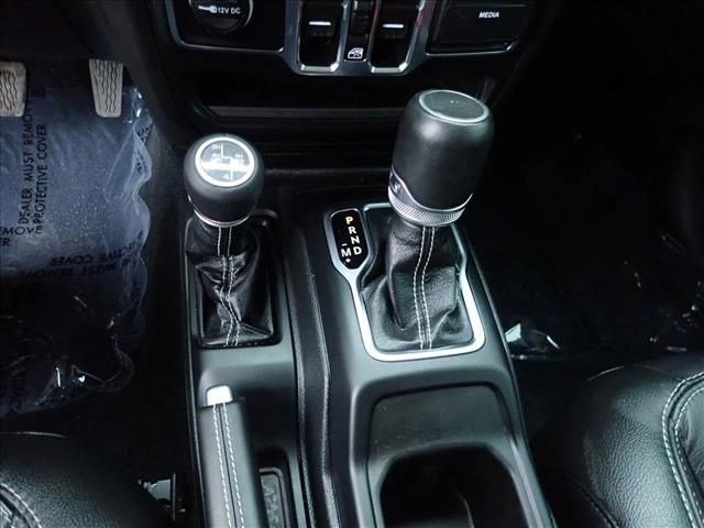 Used 2023 Jeep Wrangler Unlimited Sahara AWD/4WD image 19
