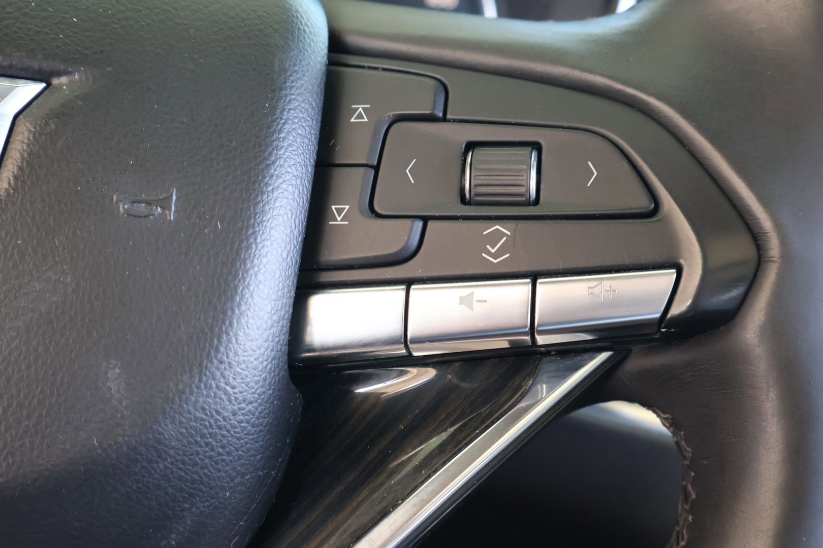 Used 2020 Cadillac XT6 Premium Luxury image 24