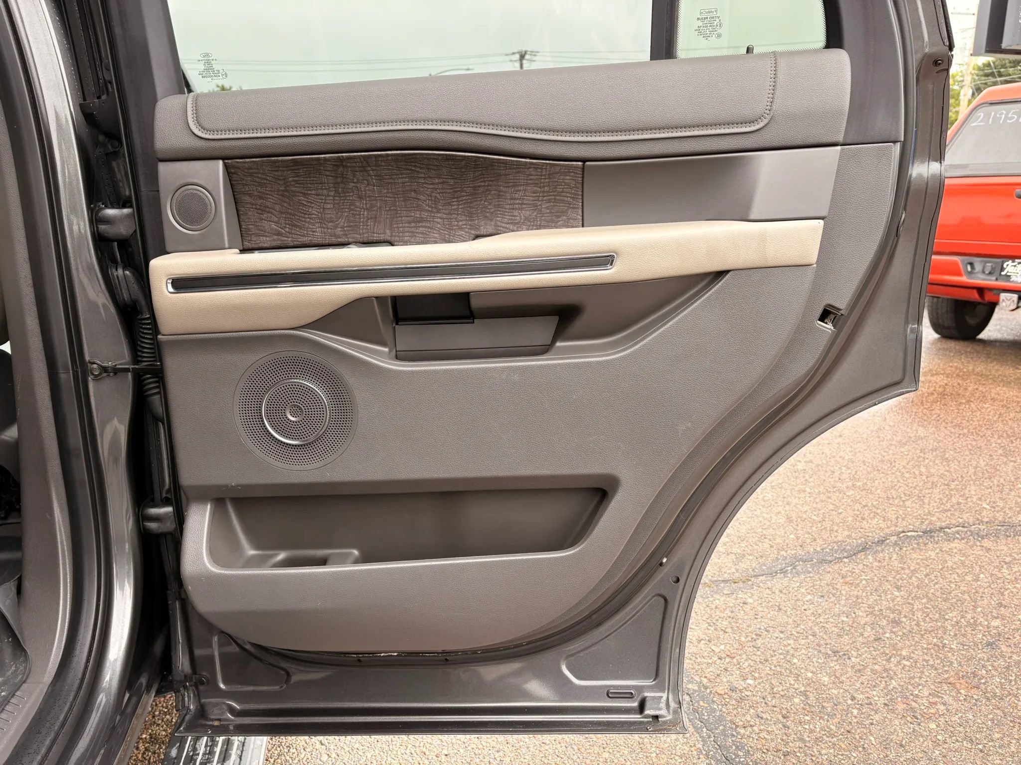 Used 2019 Ford Expedition Limited w/ Special Edition Package AWD/4WD image 9
