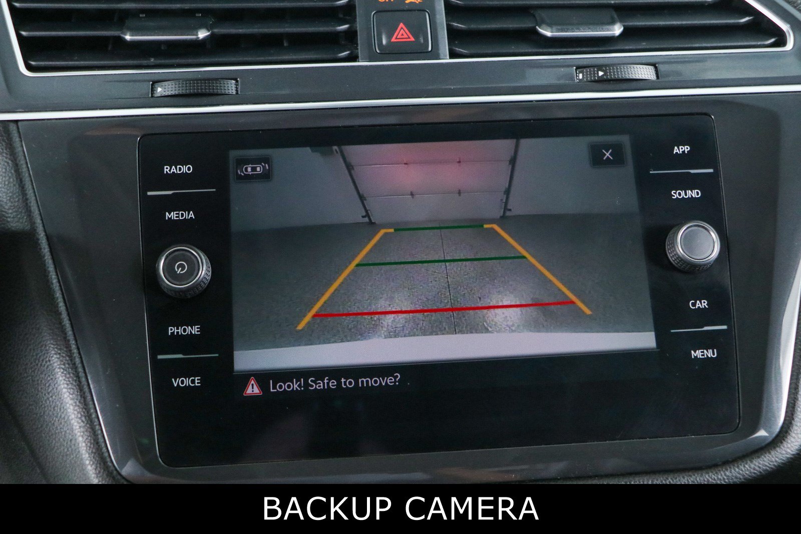 Used 2023 Volkswagen Tiguan SE w/ Panoramic Sunroof Package FWD image 18