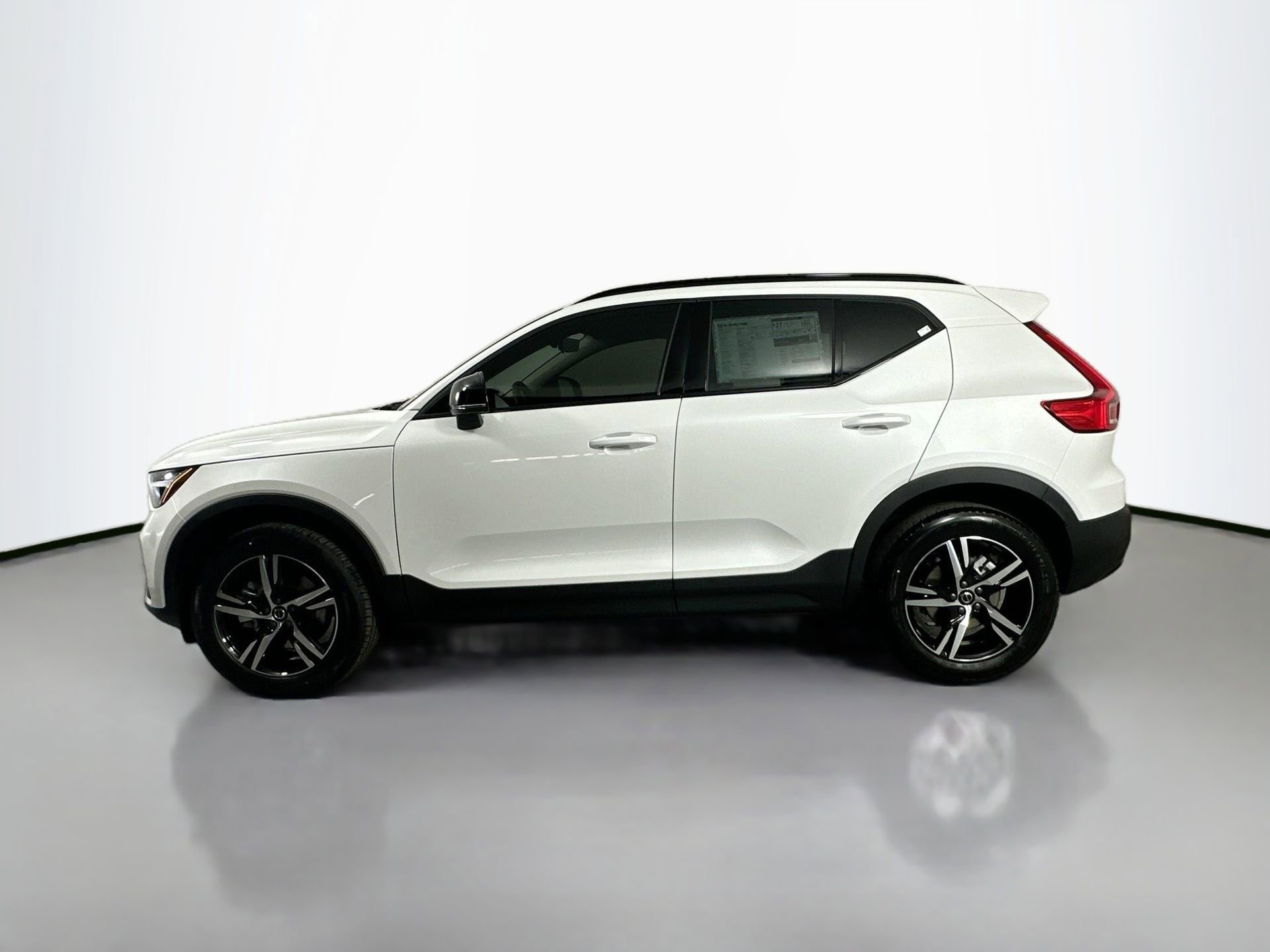 New 2026 Volvo XC40 B4 Core image 9