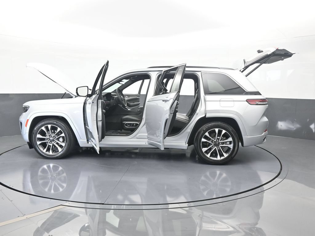 Used 2024 Jeep Grand Cherokee Overland w/ Luxury Tech Group IV AWD/4WD image 81