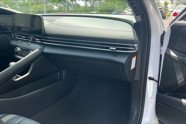 New 2025 Hyundai Elantra Limited image 27