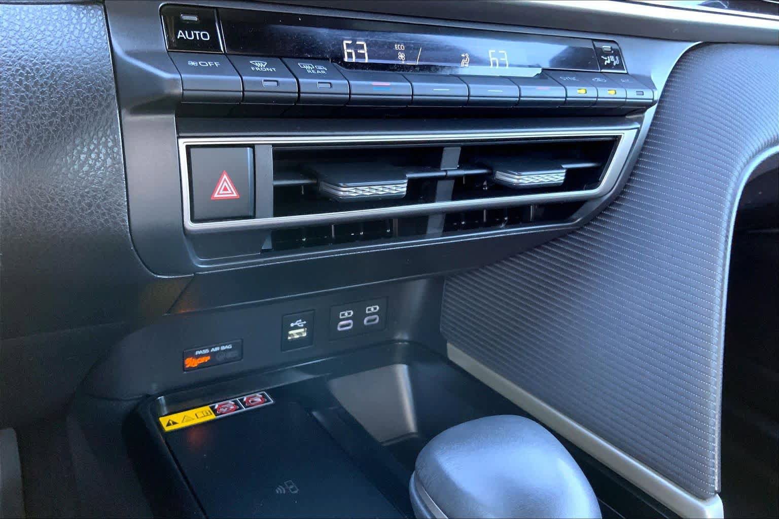 Used 2025 Toyota Camry SE FWD image 35