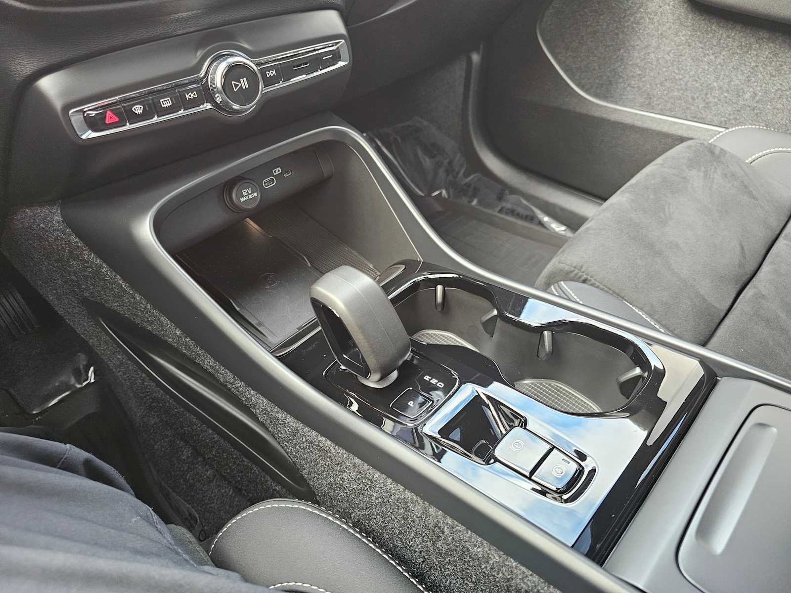 Certified 2026 Volvo XC40 B5 Ultra w/ Climate Package image 29