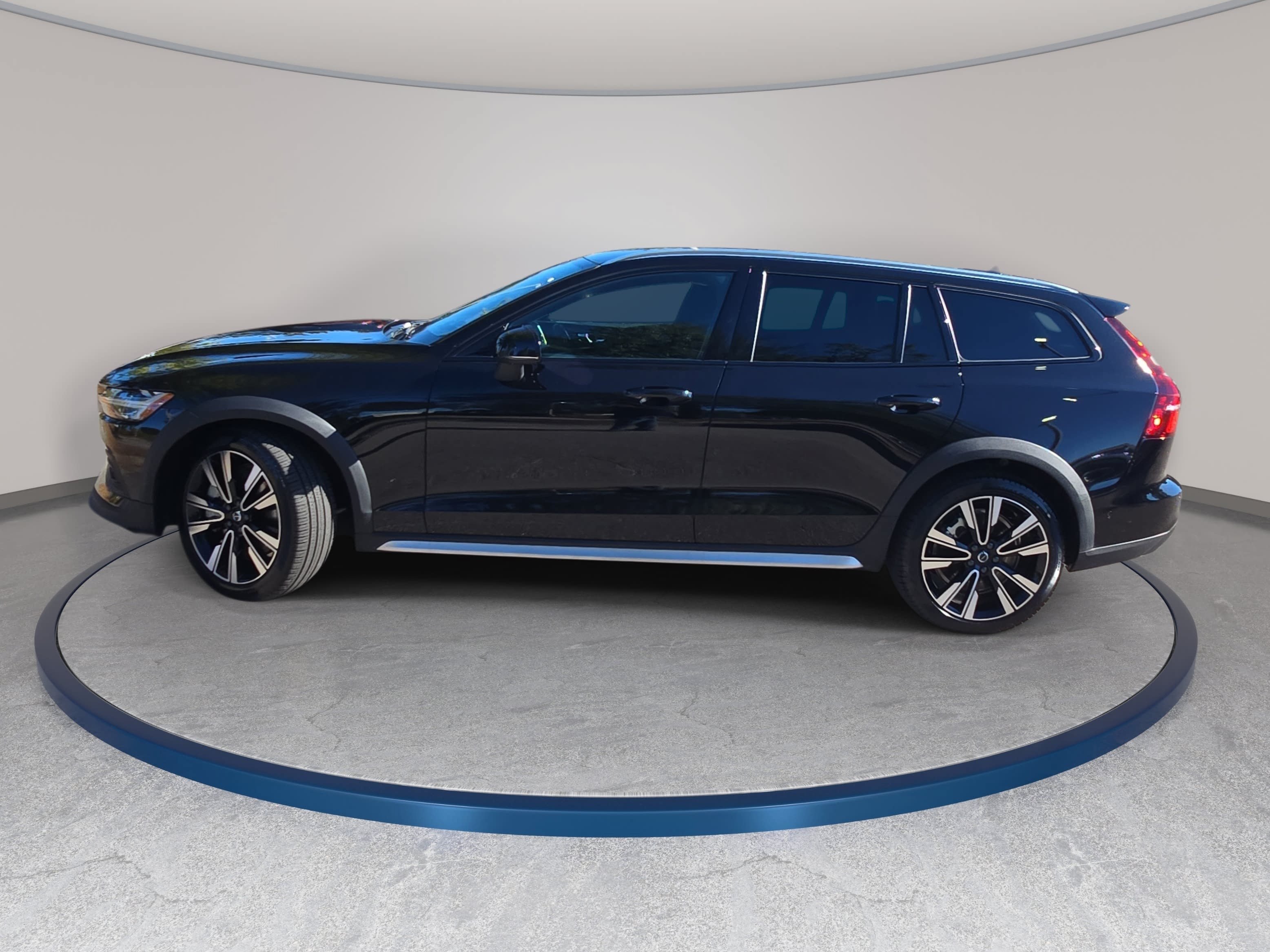 Used 2026 Volvo V60 B5 Cross Country Ultra AWD/4WD image 8