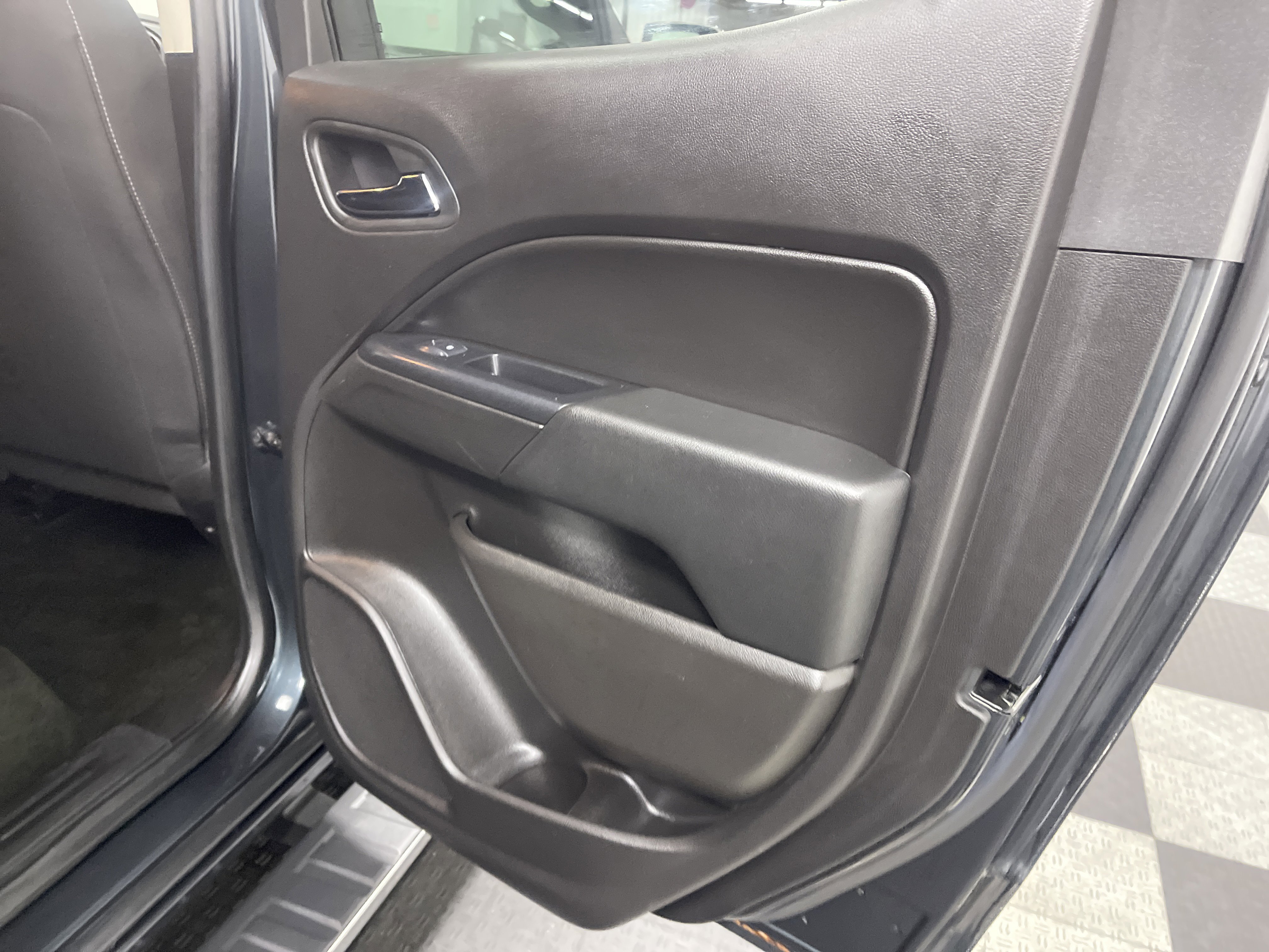 Used 2018 Chevrolet Colorado LT w/ LT Convenience Package image 18