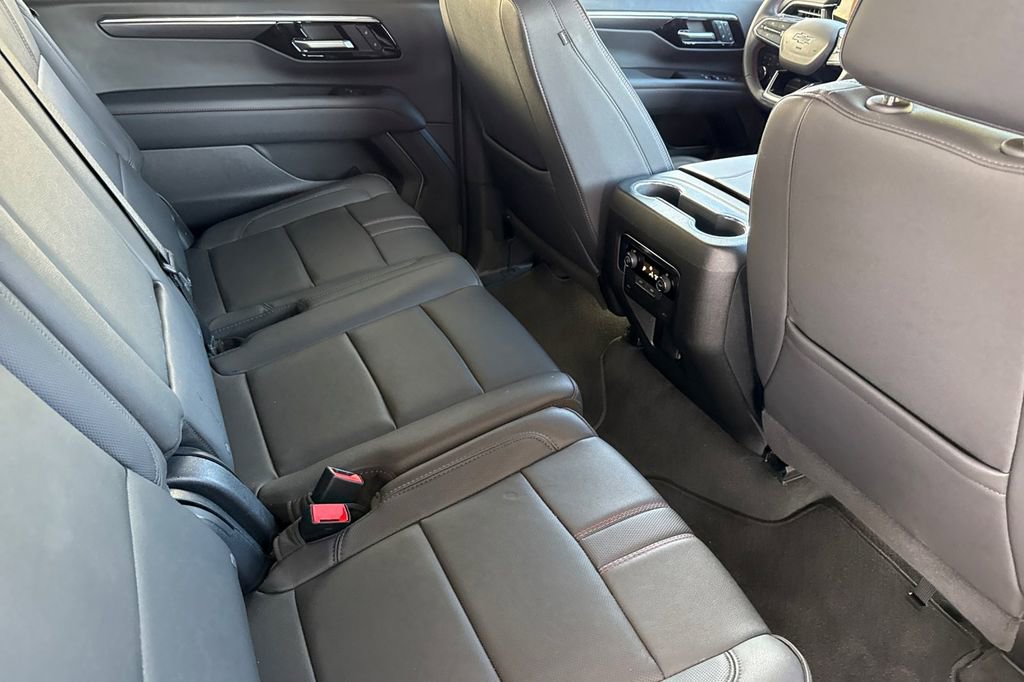 Used 2025 Chevrolet Suburban RST image 25