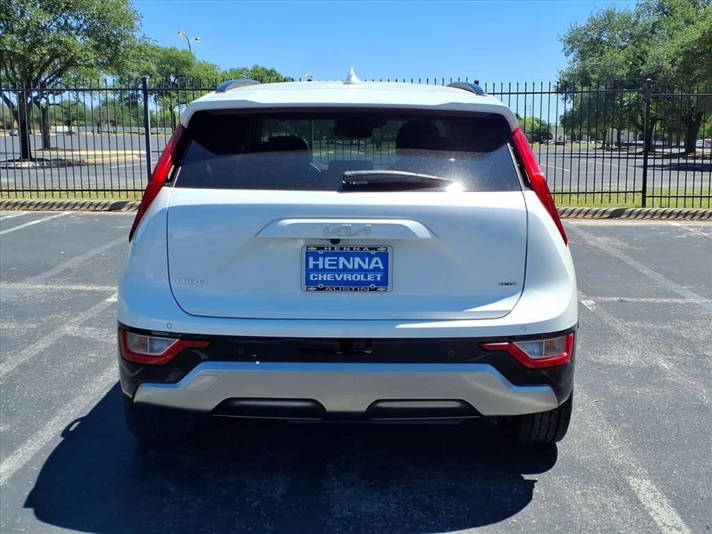 Used 2023 Kia Niro EX Touring image 5