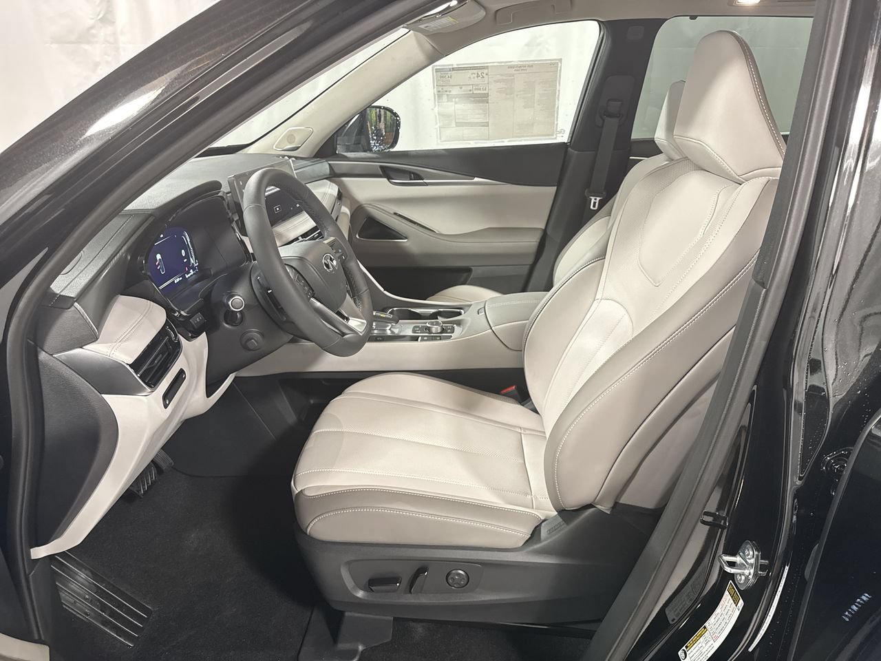 Certified 2026 INFINITI QX60 Luxe w/ Family Package AWD/4WD image 3