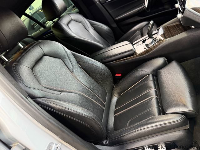 Used 2019 BMW 530e w/ Premium Package image 17
