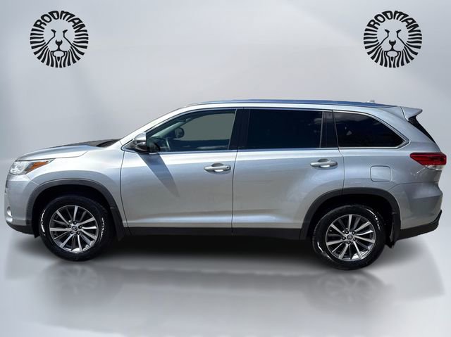 Used 2019 Toyota Highlander XLE AWD/4WD image 8